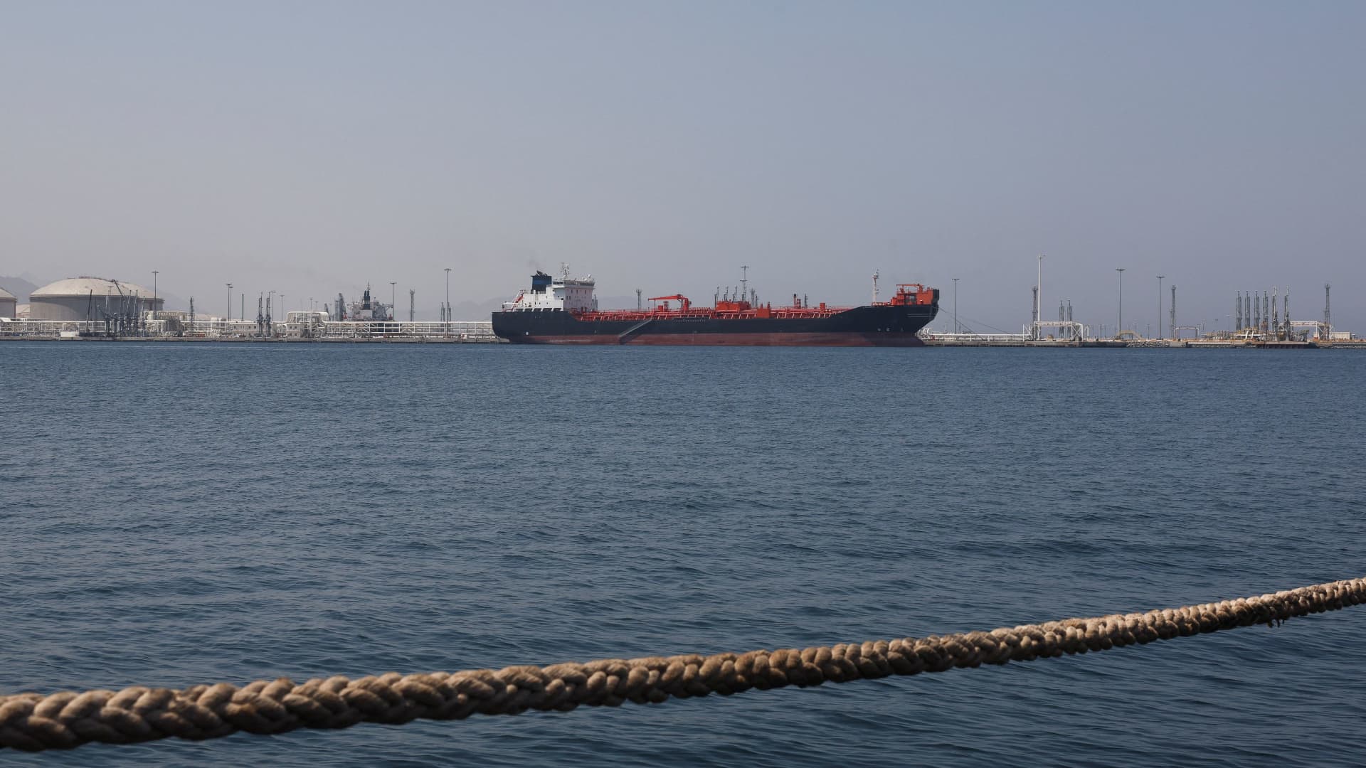 Oil prices fall below $100 as U.S.-Iran tensions keep traders focused on Strait of Hormuz risks