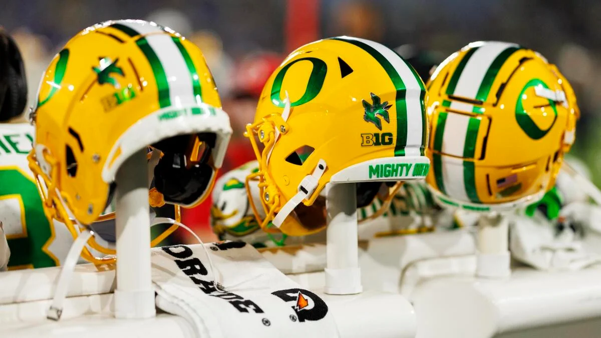 
                        Oregon sues Oklahoma DB Dakoda Fields over transfer's unpaid NIL contract buyout
                    