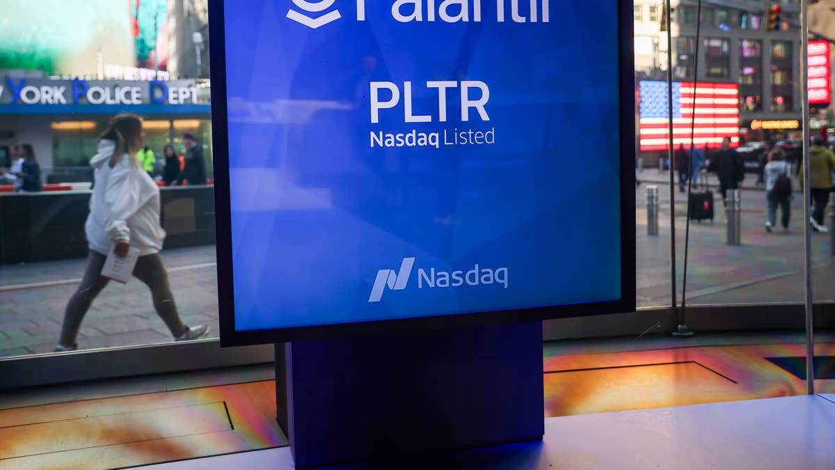 Palantir stock is cheaper than Alphabet on this valuation metric