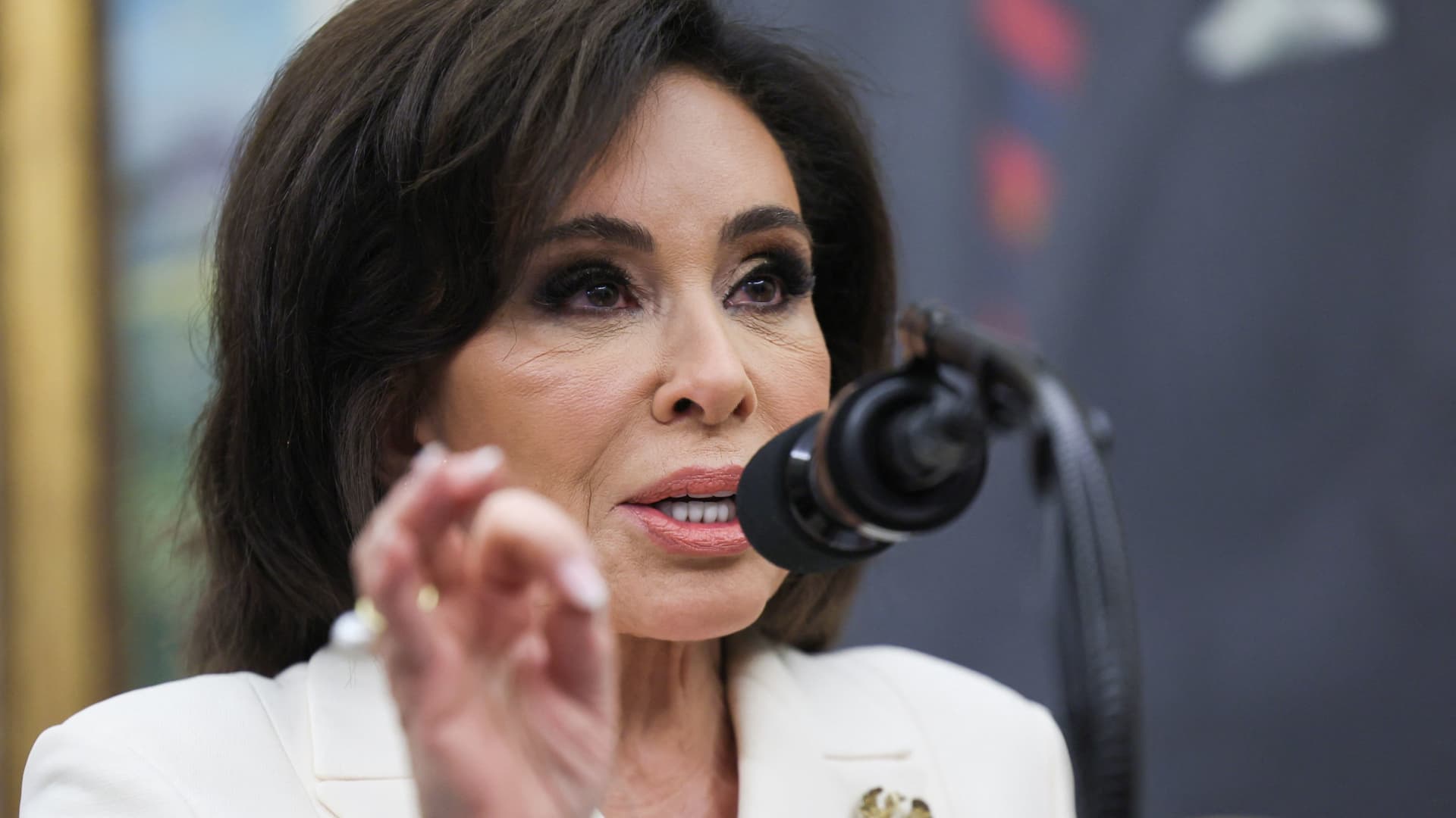 Pirro files to vacate her investigation of Fed's Powell