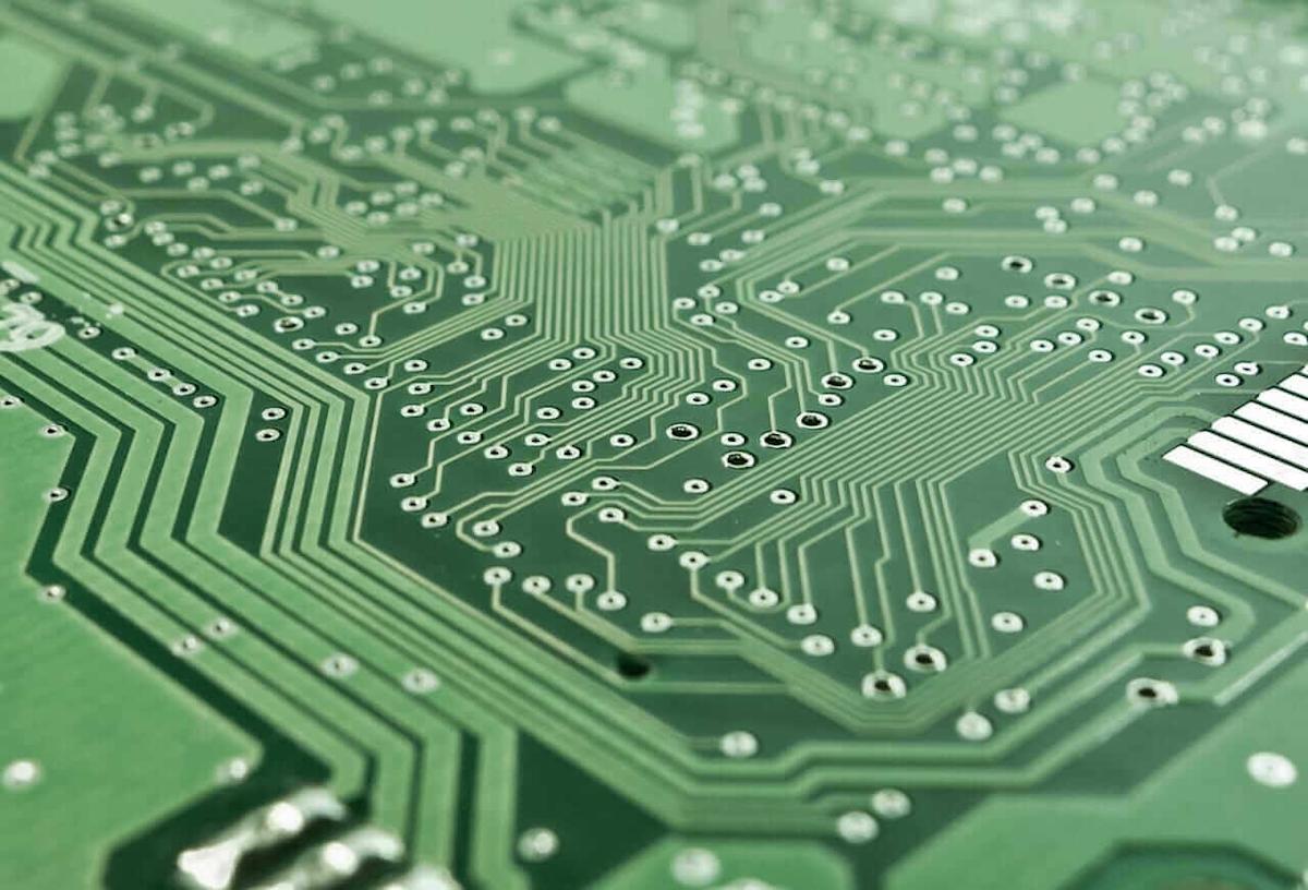 Qualcomm Missed on Guidance. Investors Are Shrugging It Off as They Wait for Data Centers to Take QCOM Stock Higher.