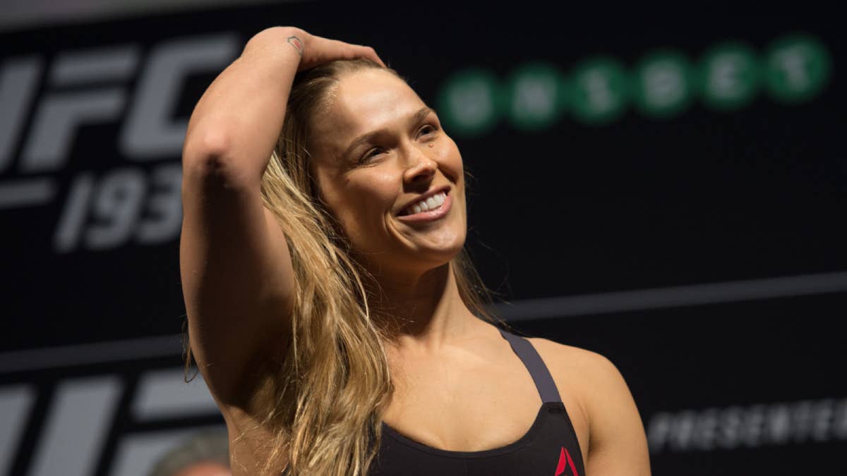 Ronda Rousey armbars Gina Carano in seconds