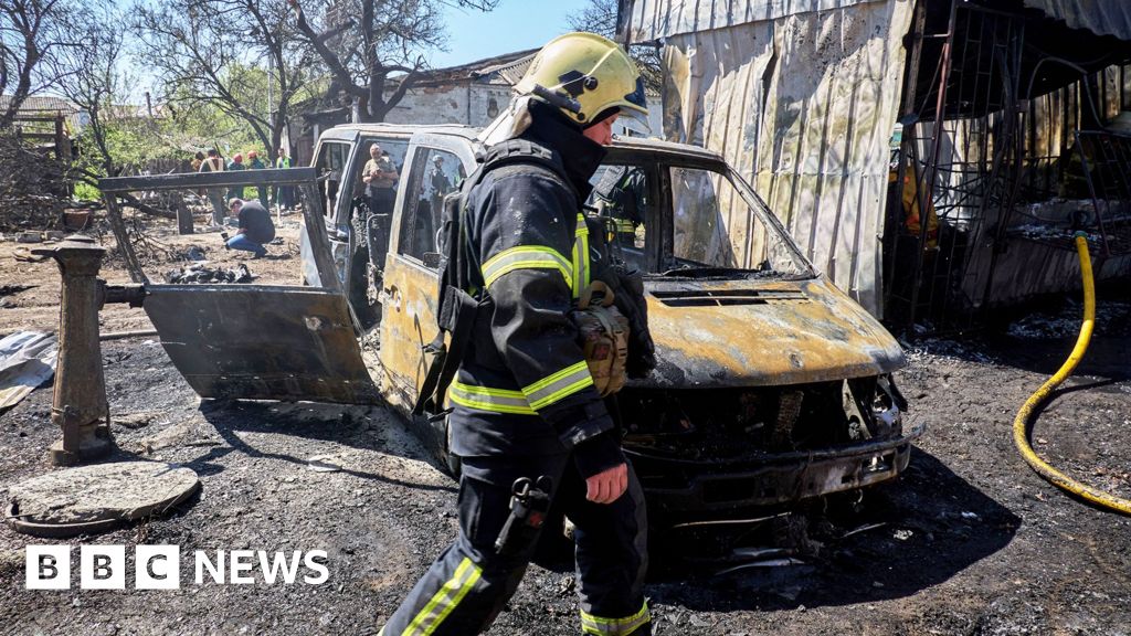 Russia and Ukraine accuse each other of breaching Victory Day ceasefire
