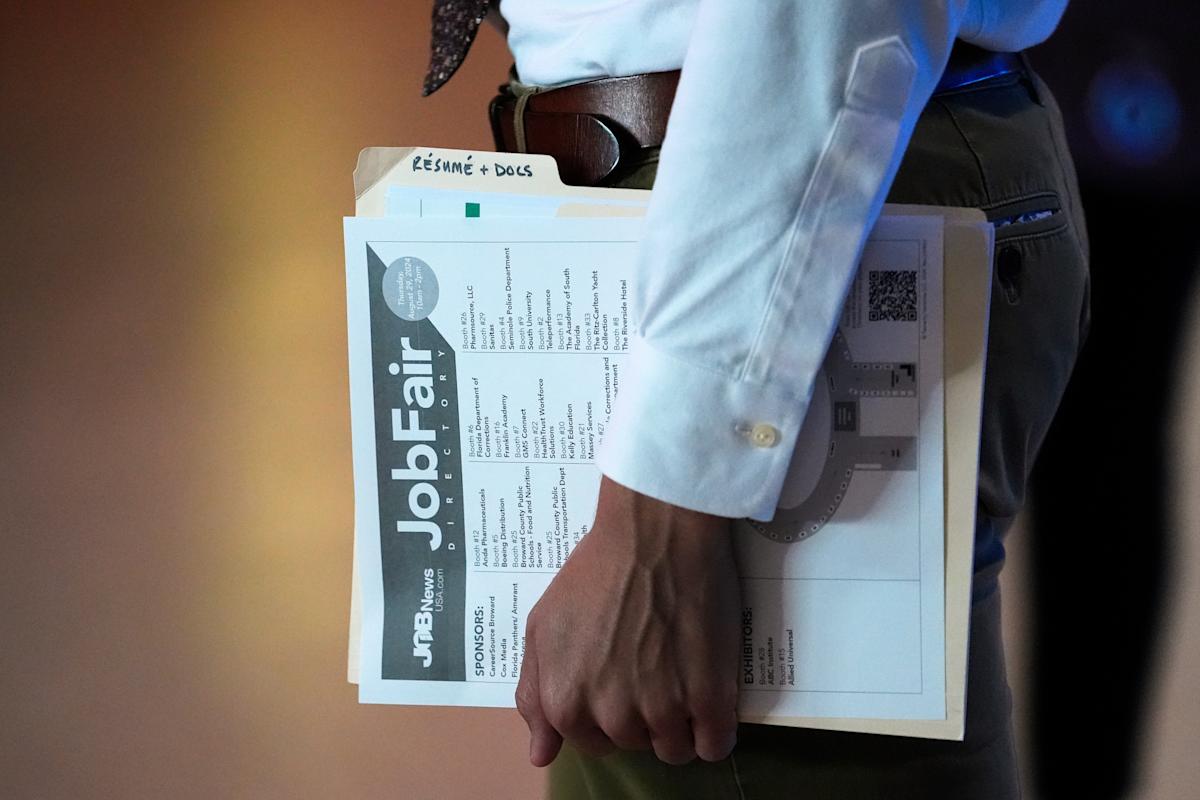 Salaries are growing faster than hourly wages. Here's why that matters.