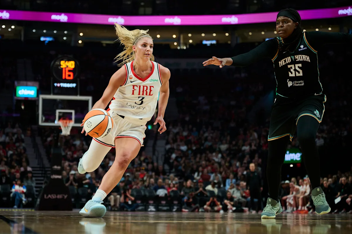 Sarah Ashlee Barker hits buzzer-beater to lift Portland Fire to first win over Liberty