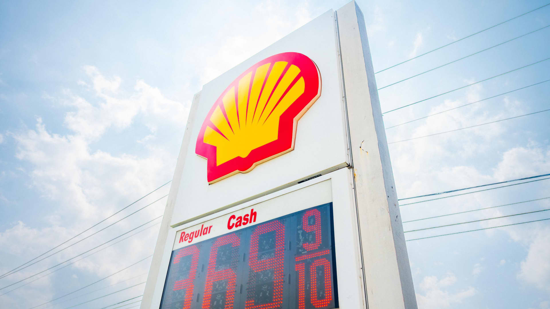 Shell tops profit estimates as Iran war boosts oil price, cuts share buybacks