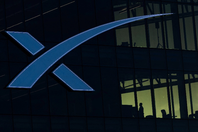 SpaceX shareholders approve 5-for-1 stock split, Bloomberg News reports