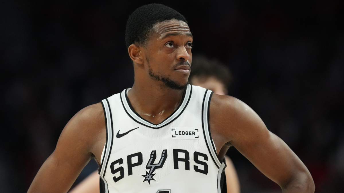 
                        Spurs' DeAaron Fox out for Game 1 vs. Thunder due to ankle injury
                    