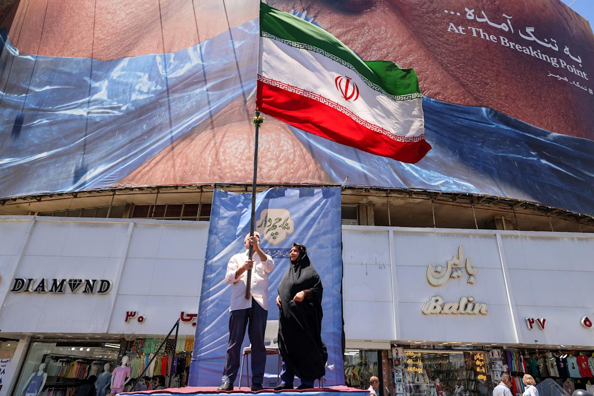 Stock market today: Dow, S&P 500, Nasdaq futures rise as oil falls amid US-Iran talks, AI boom
