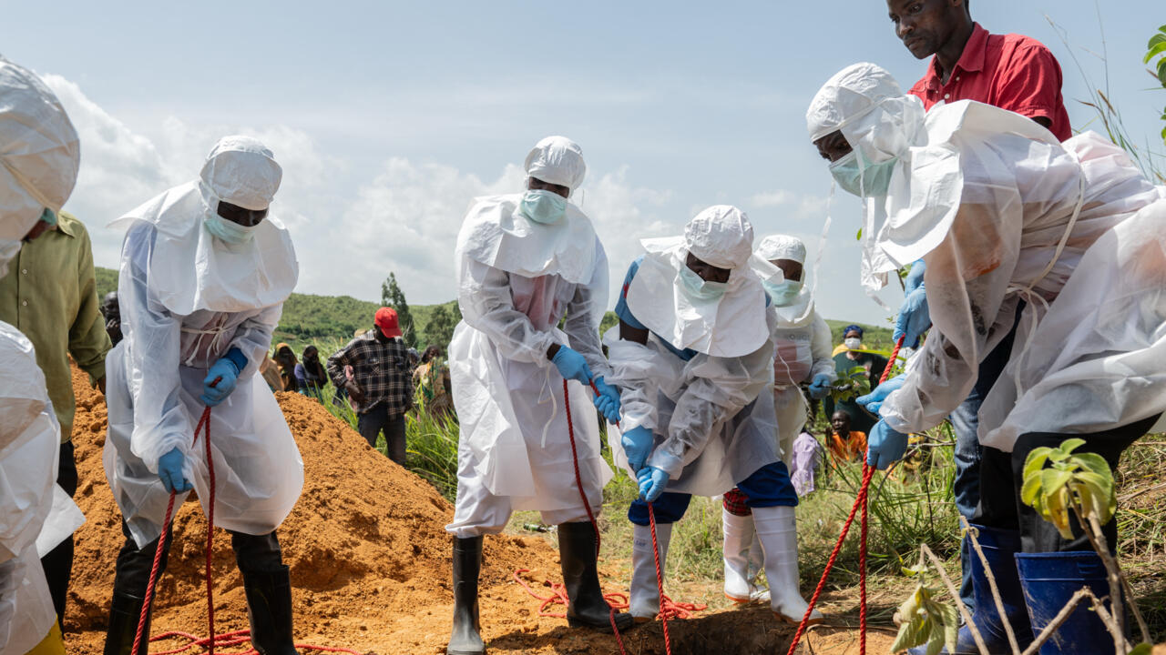 Suspected Ebola cases in eastern DR Congo pass 900 as health workers struggle with aid cuts