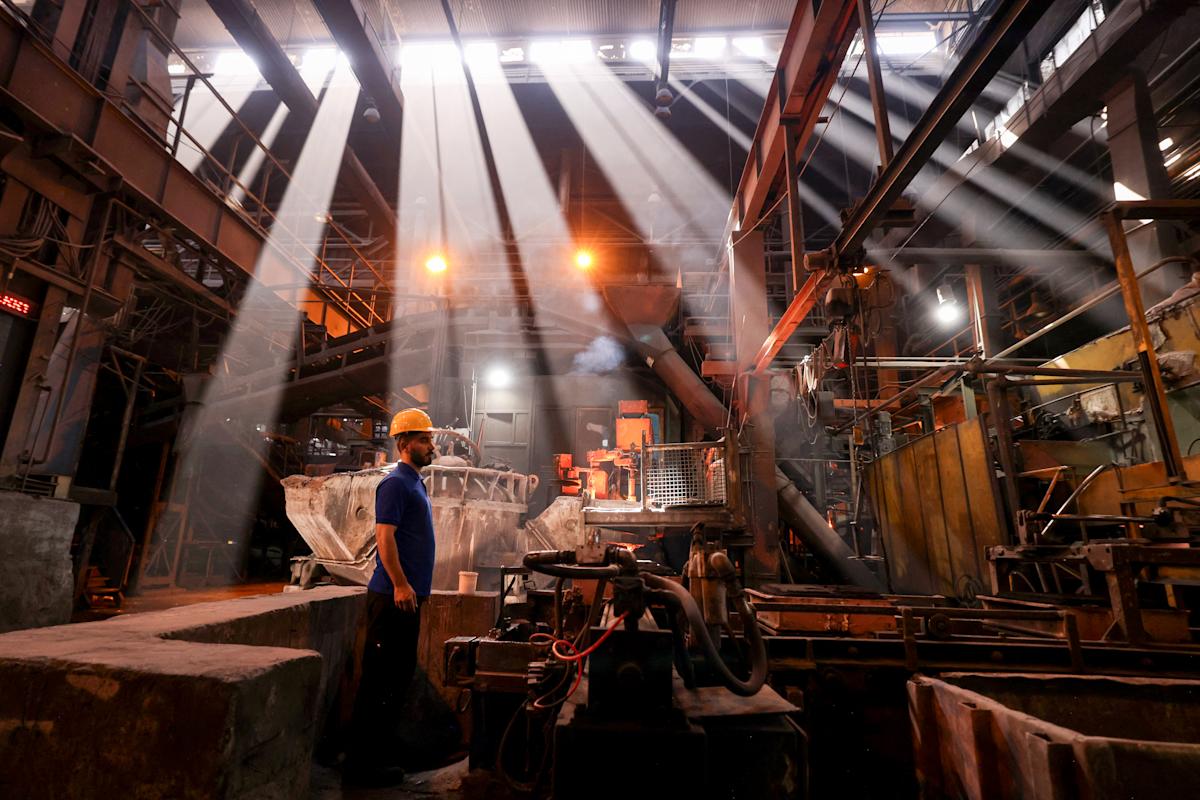 The market is at the start of the next commodity supercycle, Carlyle's Jeff Currie says