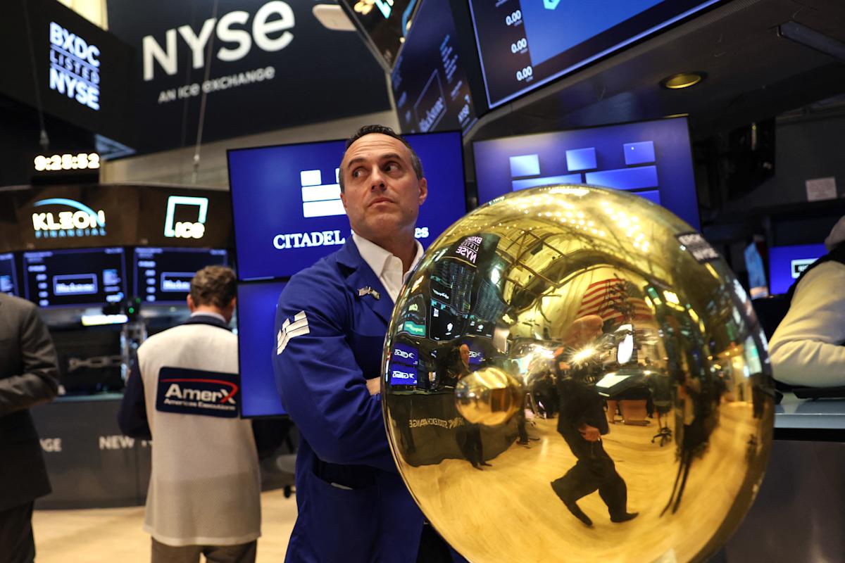 'This is borderline mania': Wall Street sees bubble-like euphoria in AI-fueled semiconductor rally