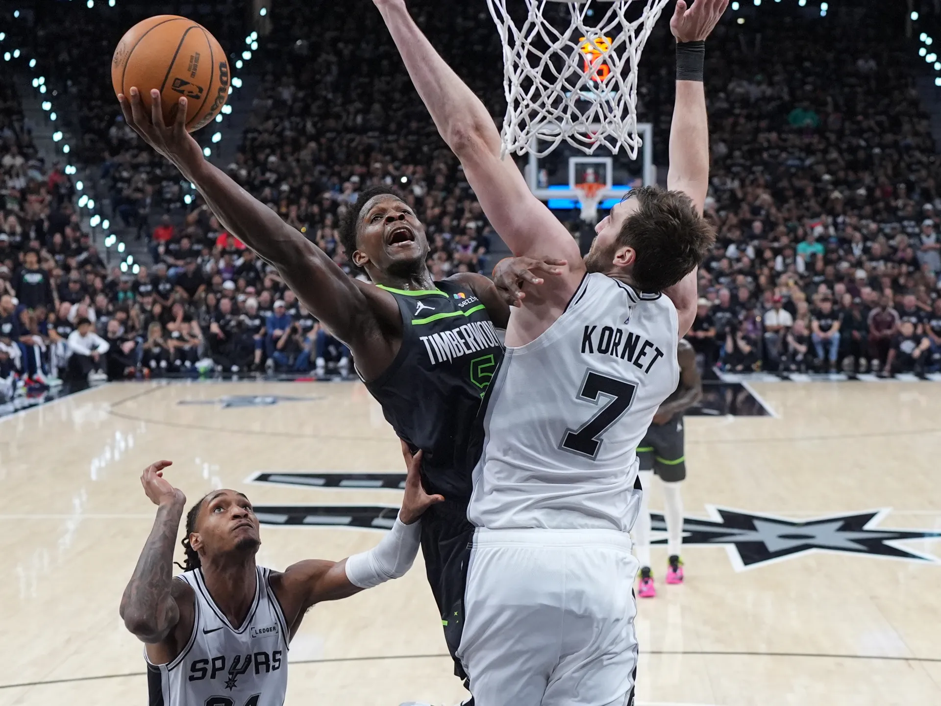 Timberwolves win, tie playoff series after Spurs’ Wembanyama ejected