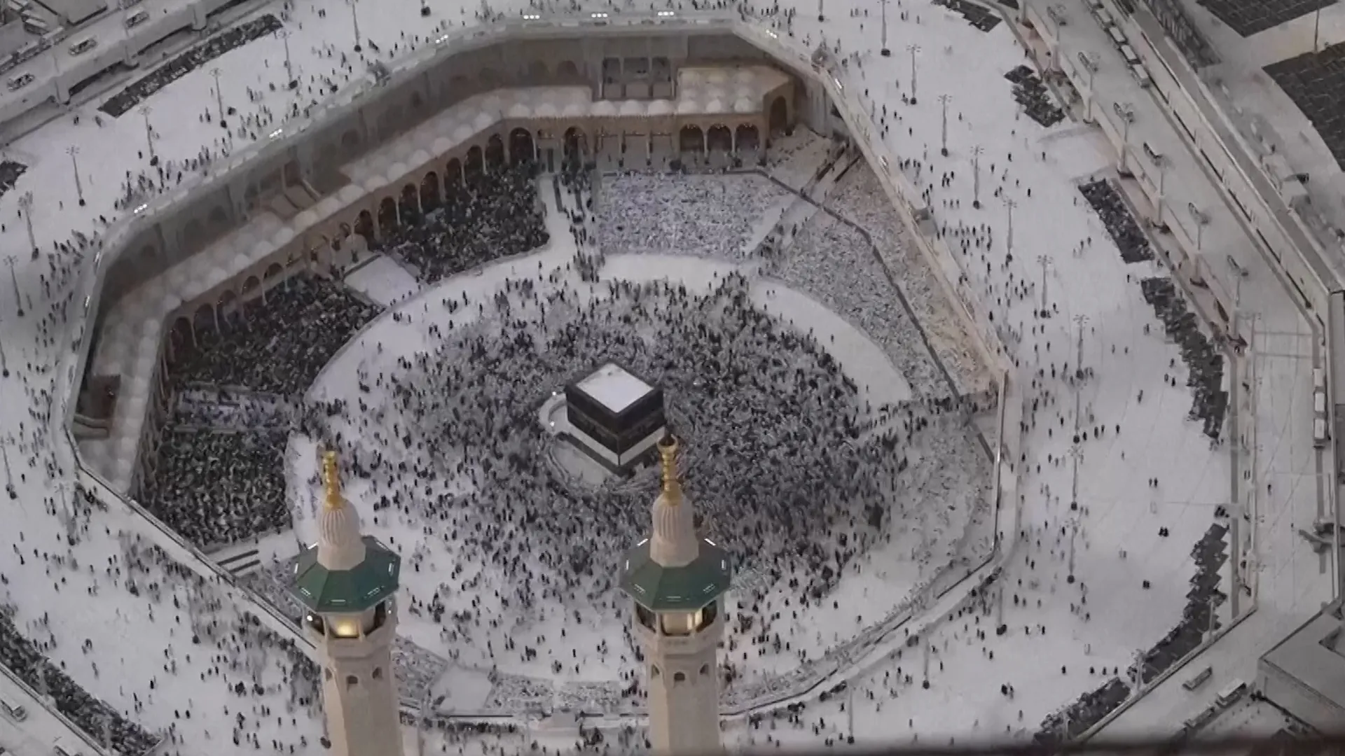 Timelapse shows Hajj pilgrims performing Tawaf in Mecca