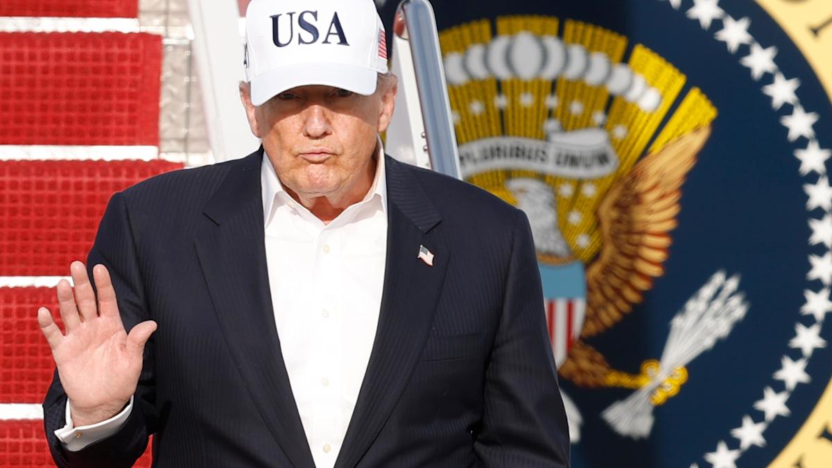 Trump backs down from idea of banks collecting citizenship information