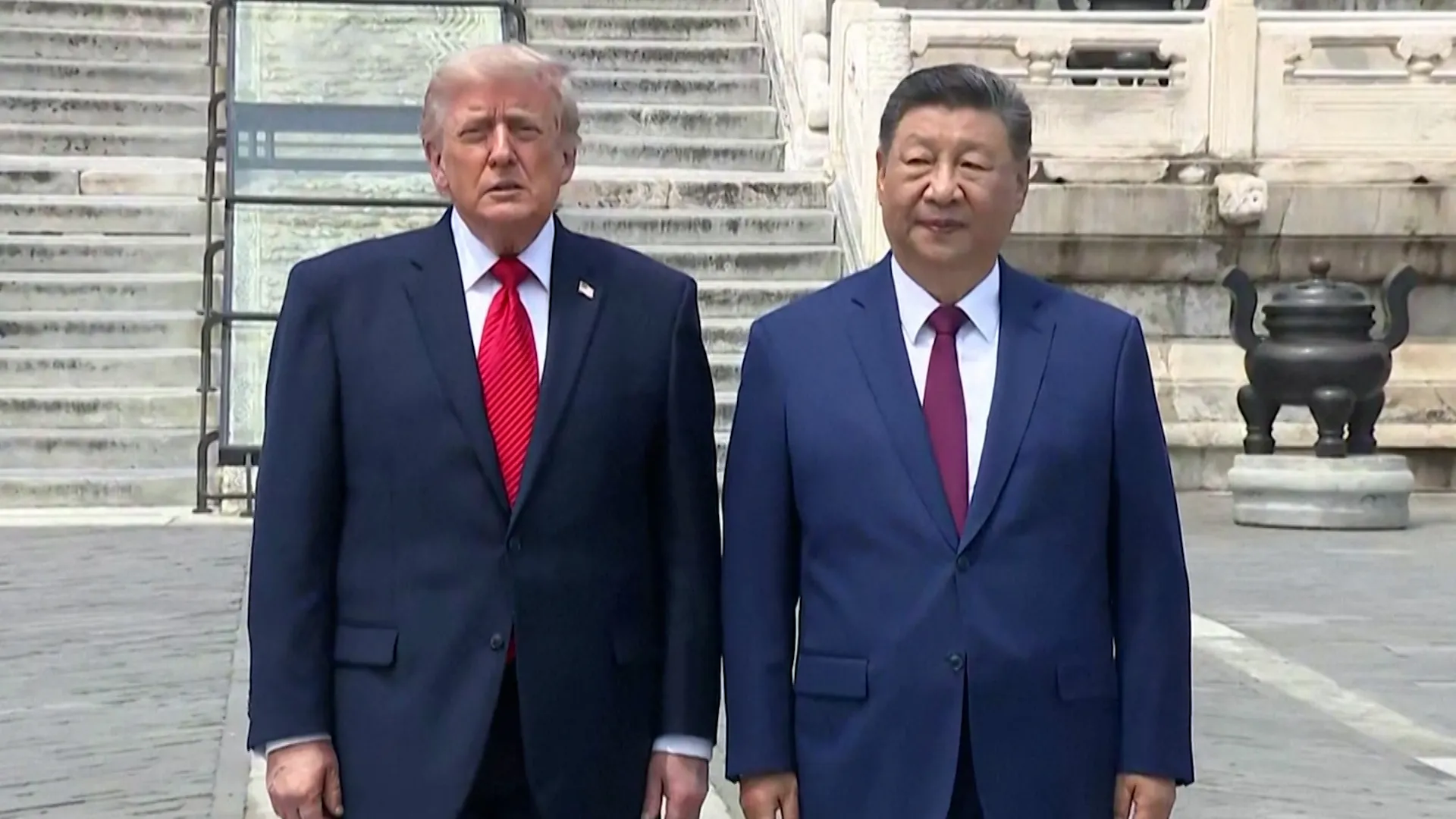 Trump praises China as he ignores question about Taiwan