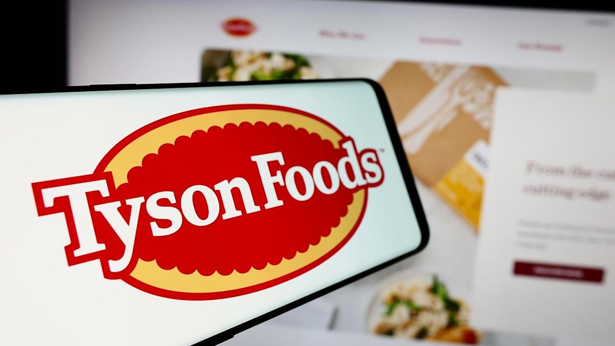 Tyson Foods hands CEO role to director