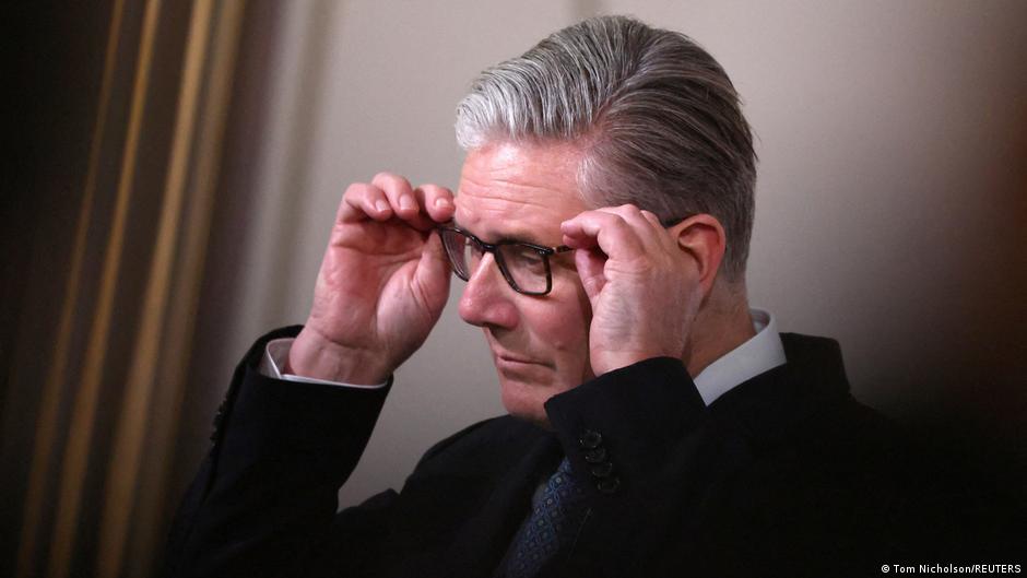 UK politics: How Starmer survives as Farage waits in wings