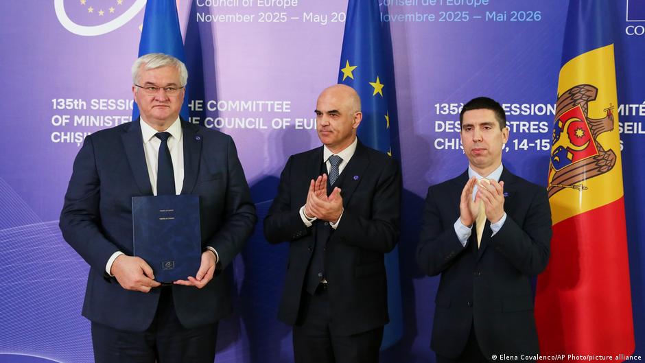 Ukraine: Dozens of European countries sign up to special tribunal plan to prosecute Russia
