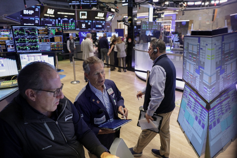 US software stocks attempt a rebound as investors reassess AI risks