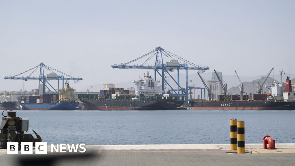 US strikes Iranian fast boats as Iran attacks UAE oil facility 