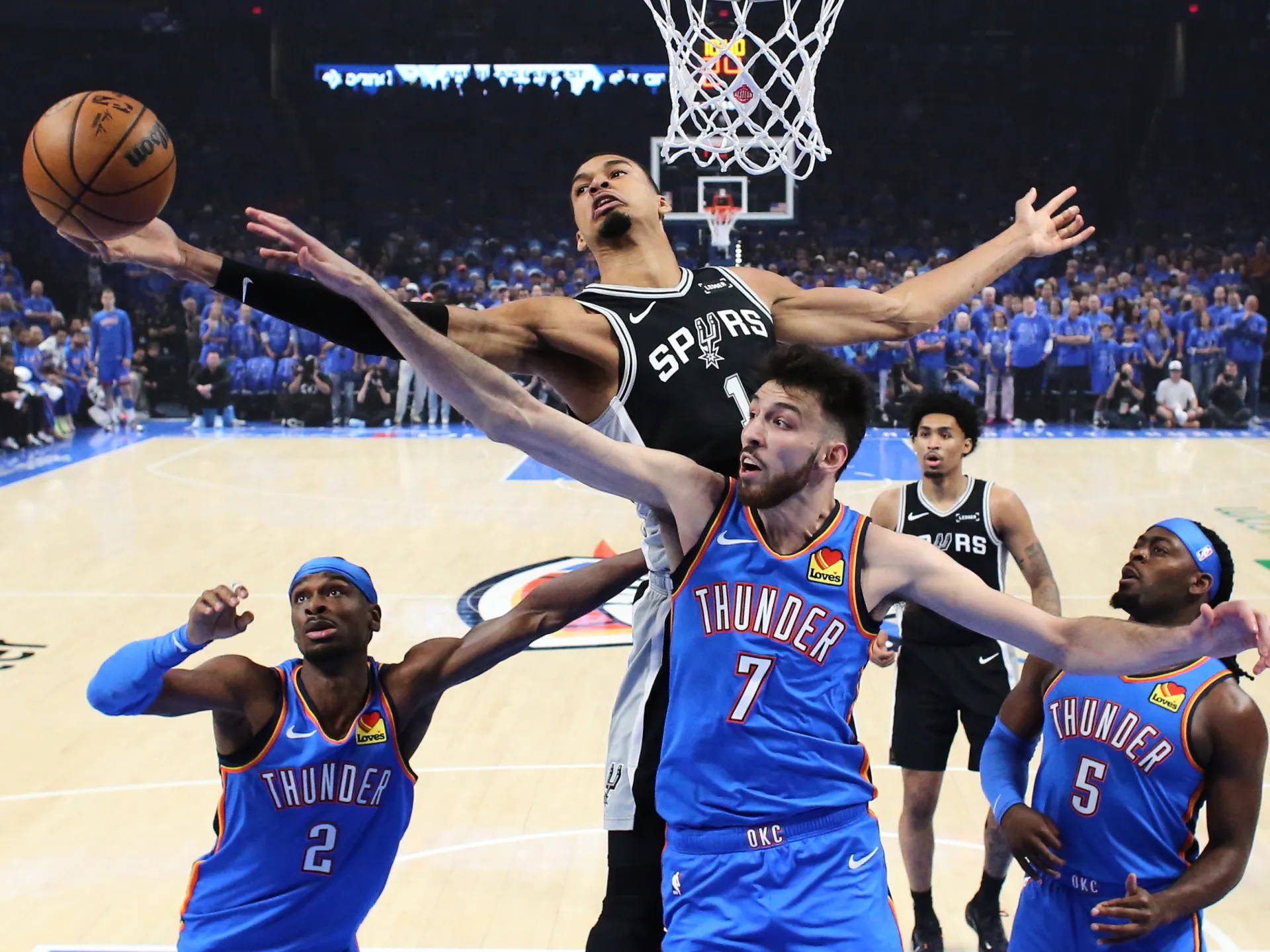Wembanyama scores 41 as Spurs upset Thunder in Game 1 thriller