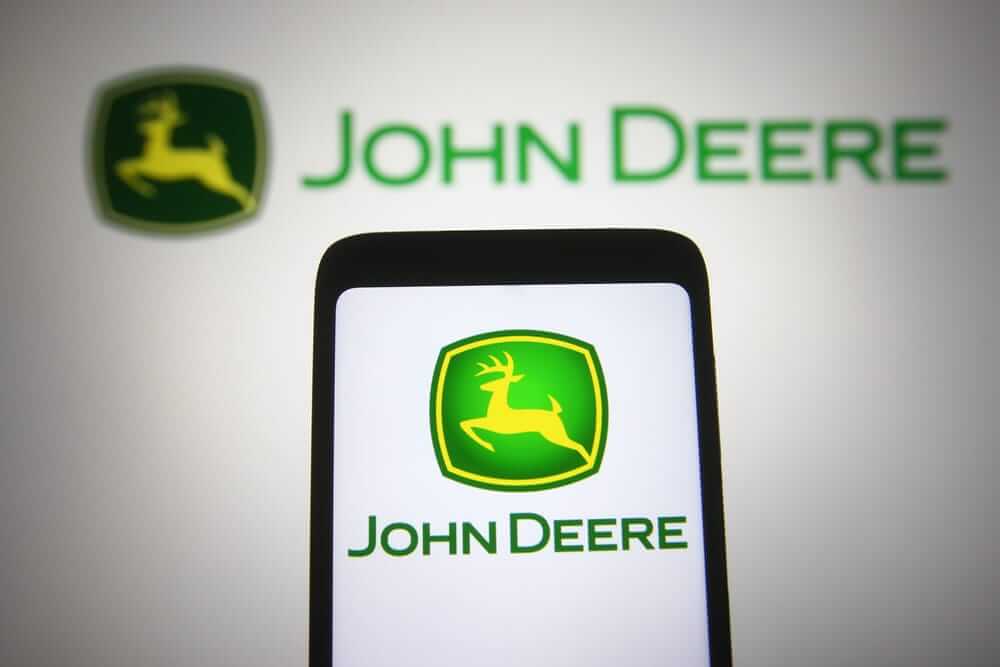 What Are Wall Street Analysts' Target Price for Deere & Company Stock?