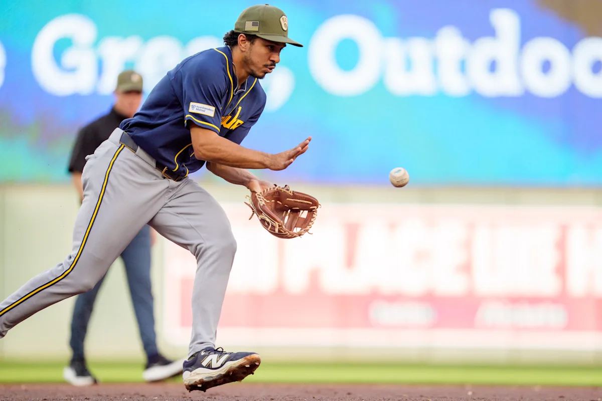 What was going on with the umpire pants in the Brewers game Friday?