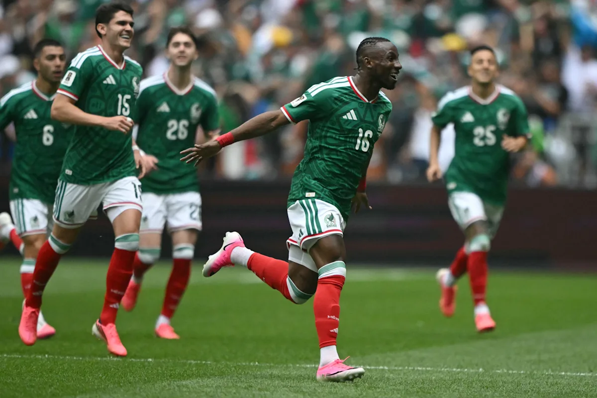 2026 World Cup: Mexico's Julián Quiñones scores the 1st goal of the tournament 9 minutes in