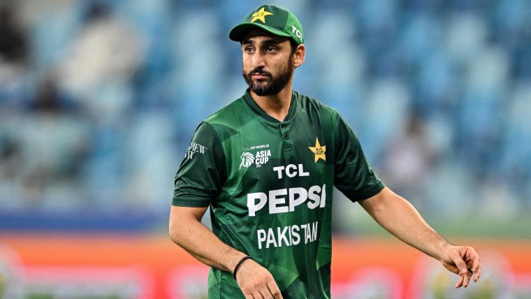 'Only for a job extension': Shoaib Maqsood slams Mike Hesson over 'dusty' Lahore track after AUS beat PAK