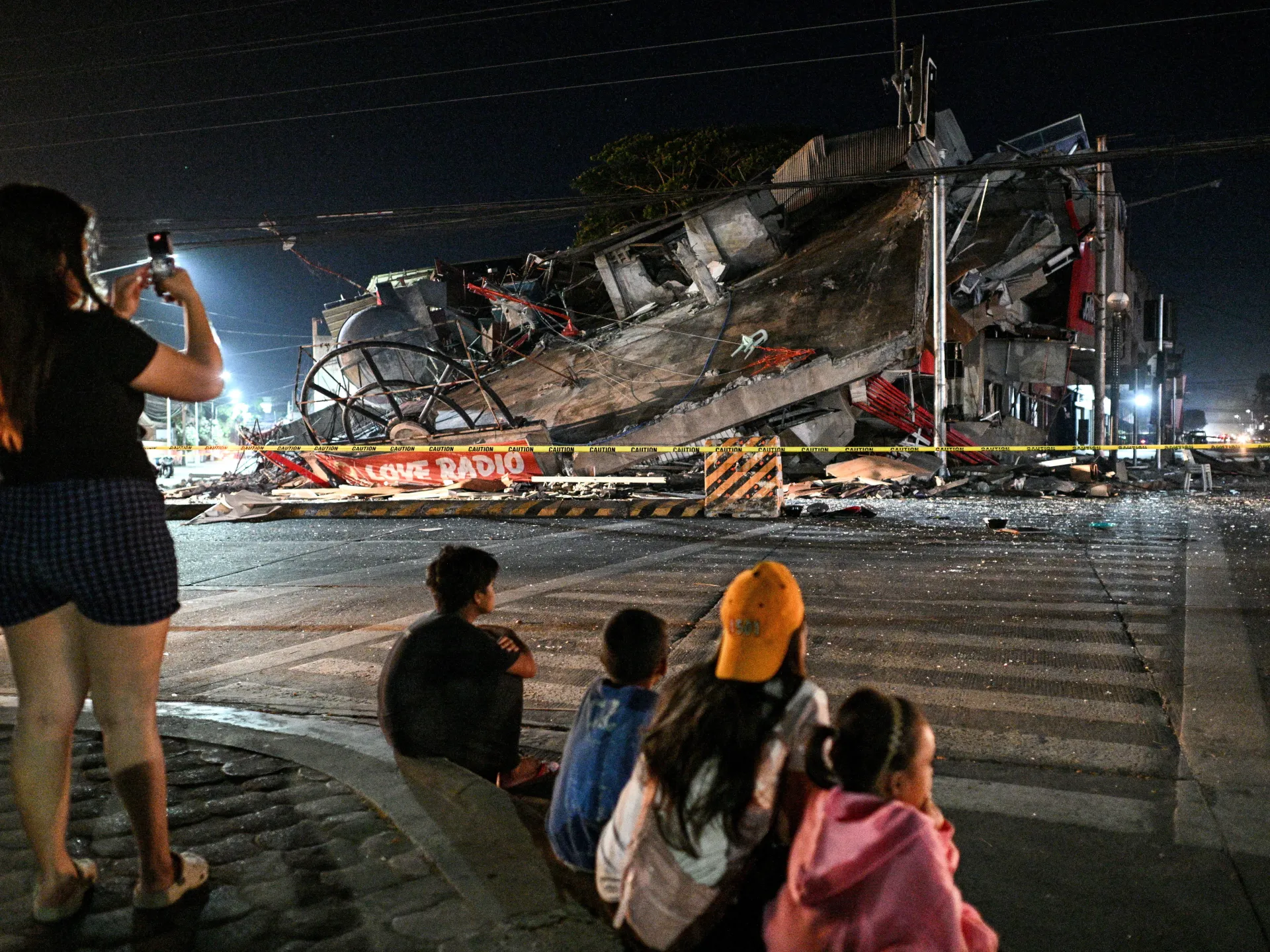 7.8 magnitude earthquake leaves dozens dead in the Philippines