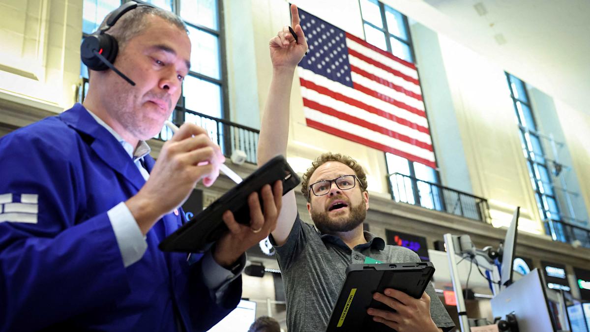 'A splash of cold water': Wall Street gauges pause in AI trade