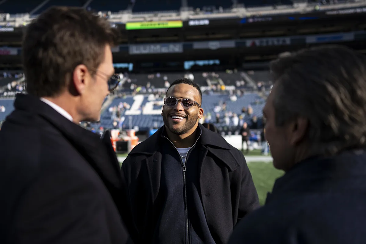 Aaron Donald considering return to Rams, per Aaron Donald