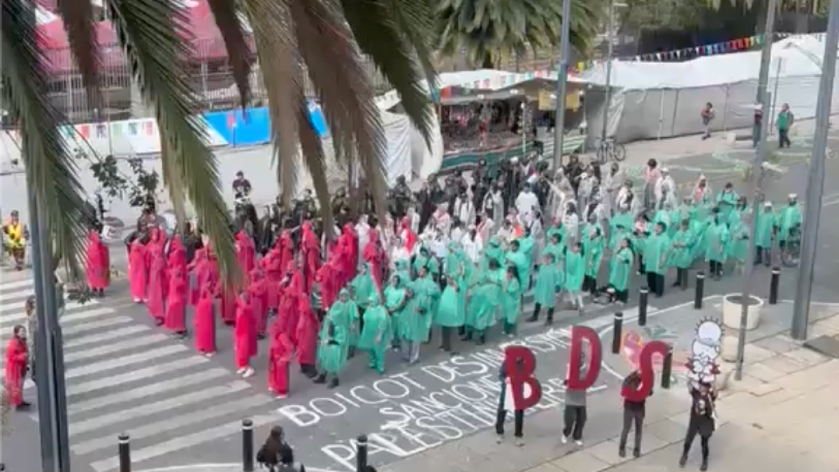 Activists form human Palestine flag at World Cup opener in Mexico City