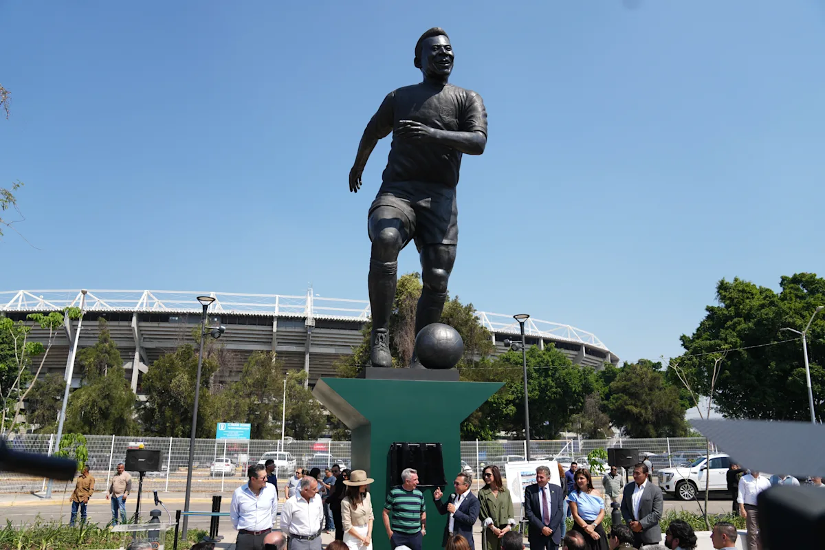 As the World Cup approaches, Sotheby's is set to auction Pele's jersey