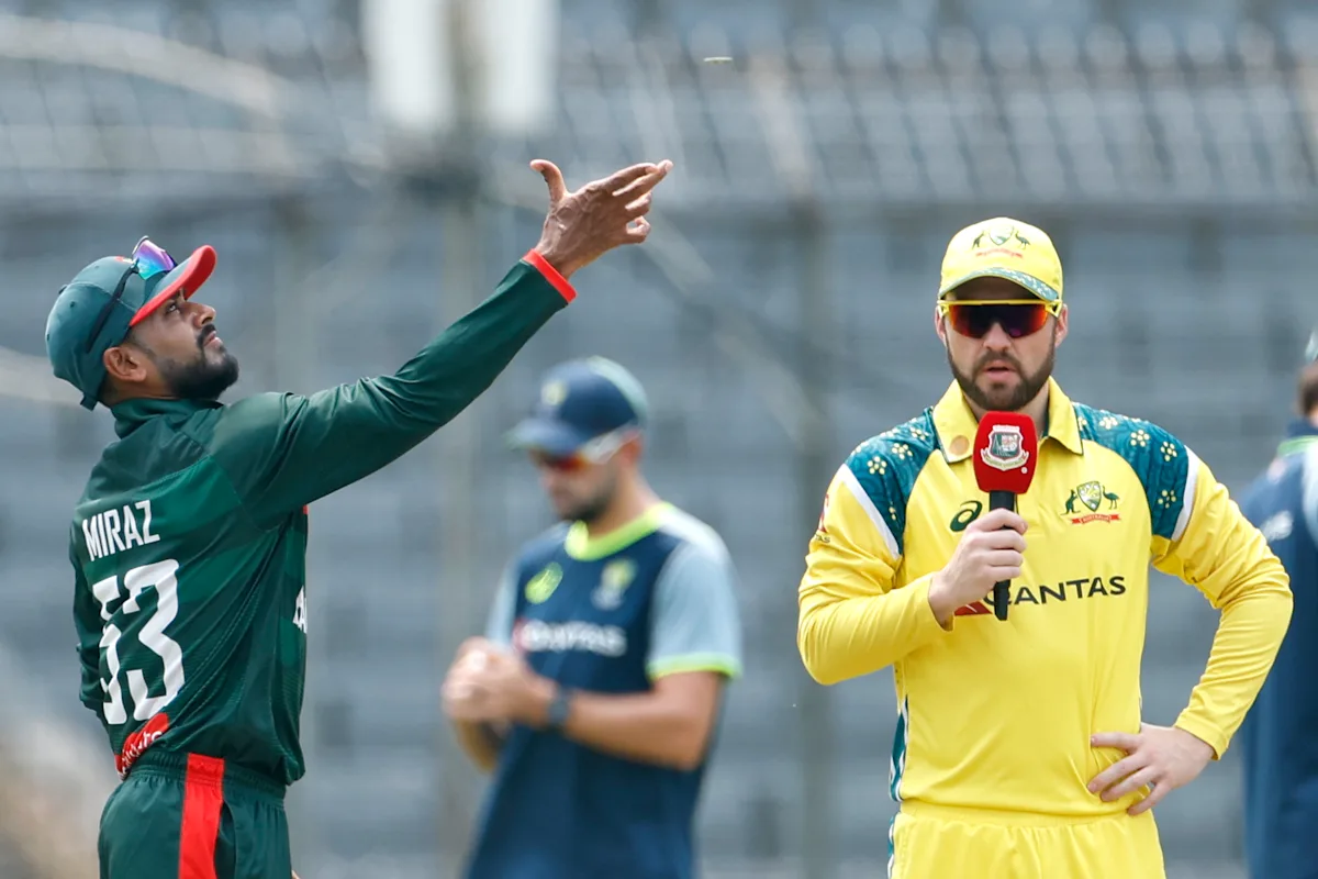Australia recalls Meredith after 5 years, bats first against Bangladesh in 2nd ODI