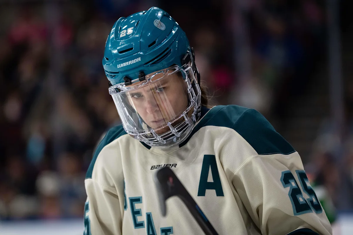 Carpenter re-signs with Seattle, Nurse with Vancouver, protecting both from PWHL expansion process
