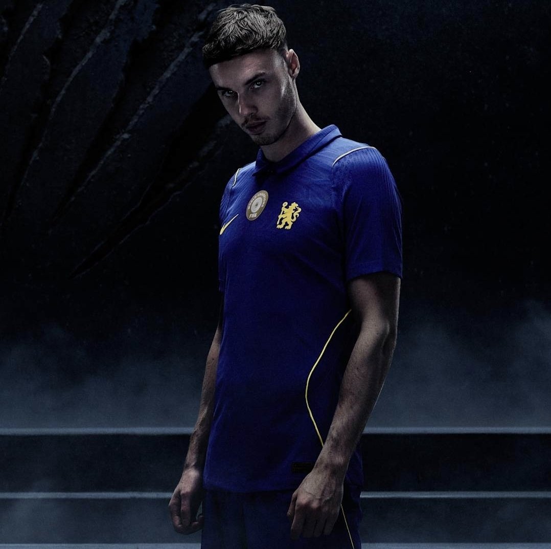 📸 Chelsea unveil their new kit 🔵🟡