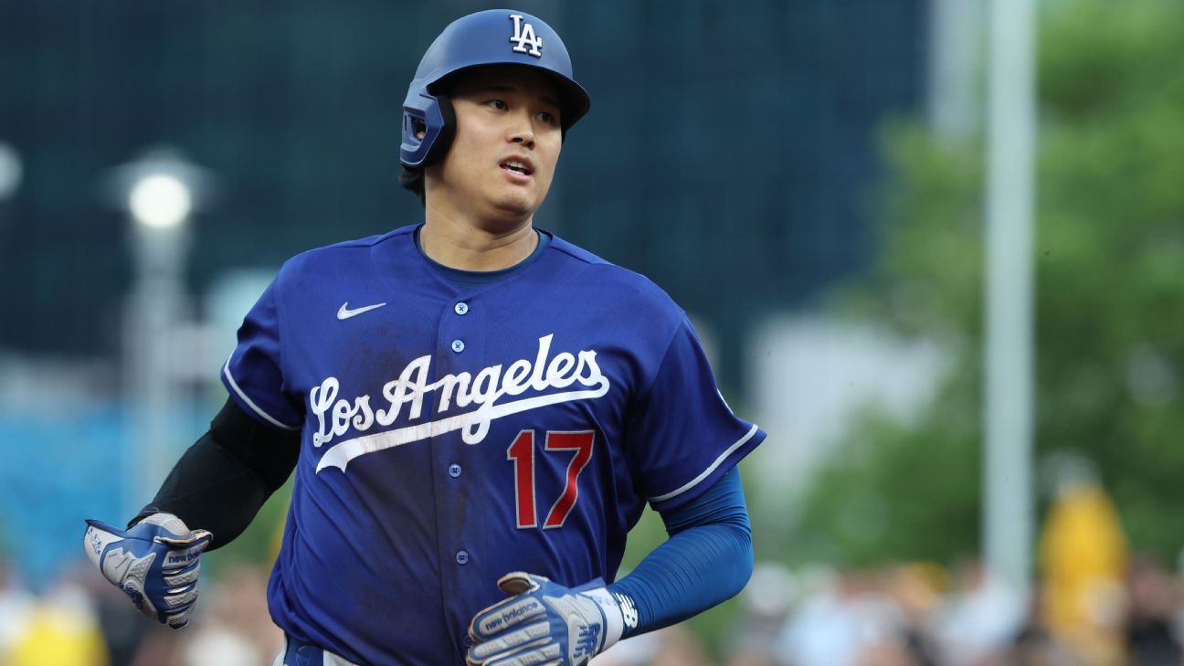 Dodgers' Ohtani exits early with knee inflammation...