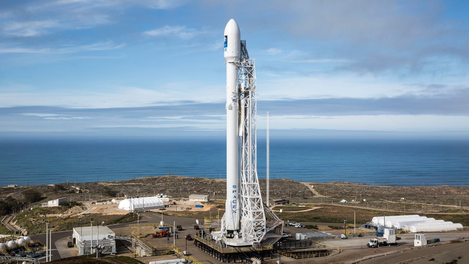 Engadget Podcast: Making sense of SpaceX's messy IPO (and its messier CEO)