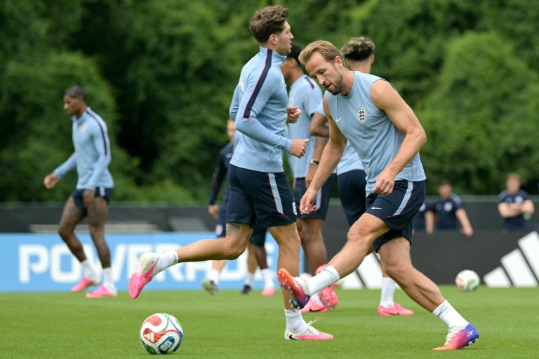 England, Ghana eye last 32 as Portugal look for lift-off