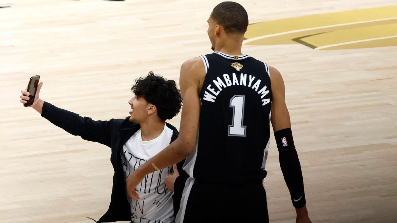 Fans get lifetime bans for NBA Finals selfie quest...