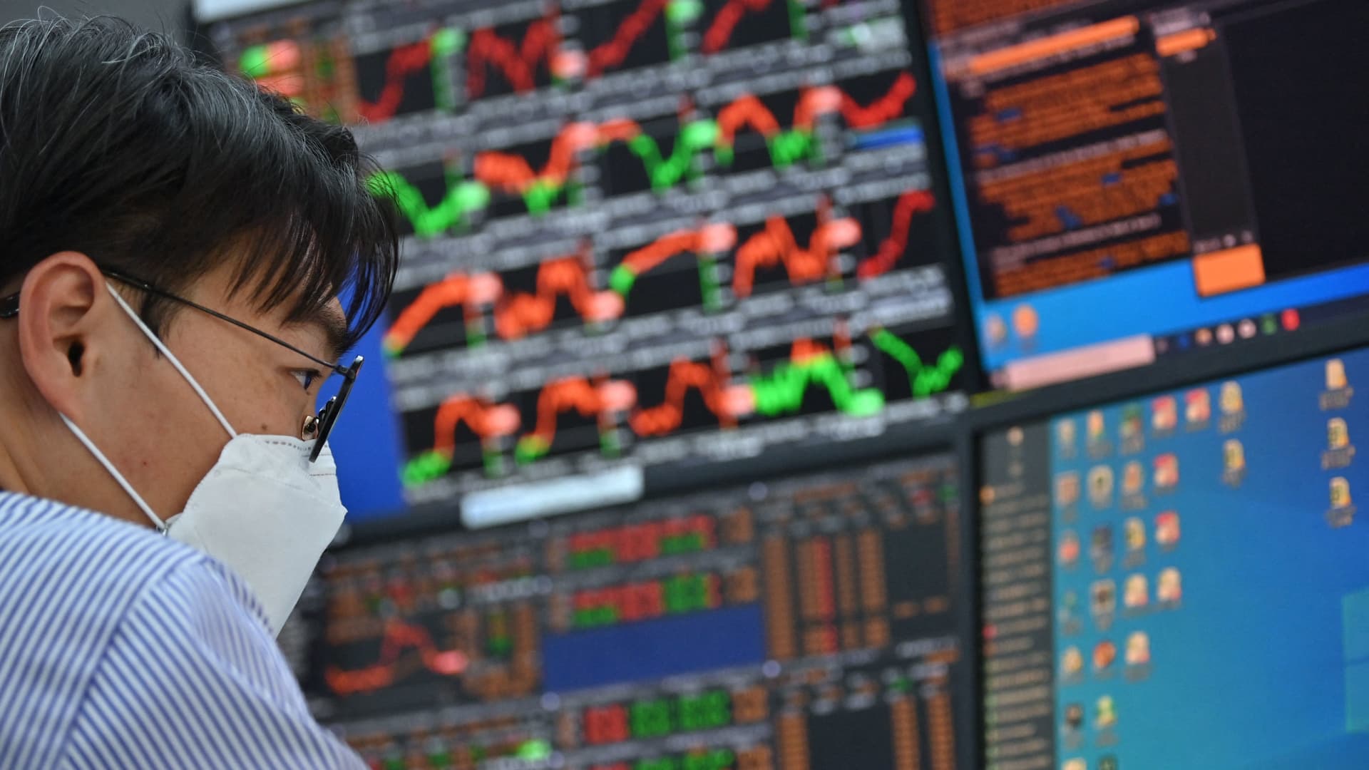 Foreign investors have dumped billions of dollars of Korean stocks this year despite record rally. Here's why