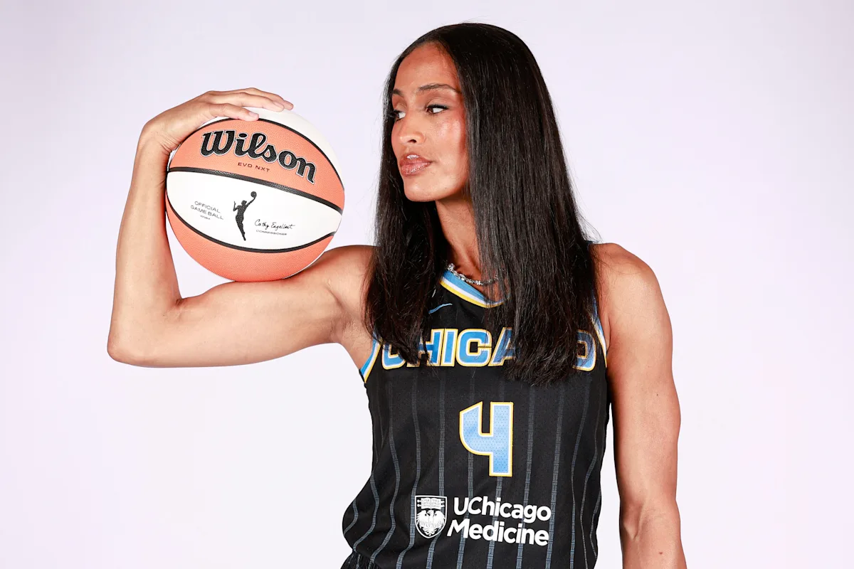 Former Notre Dame womens basketball star leads Sky to win over Sun