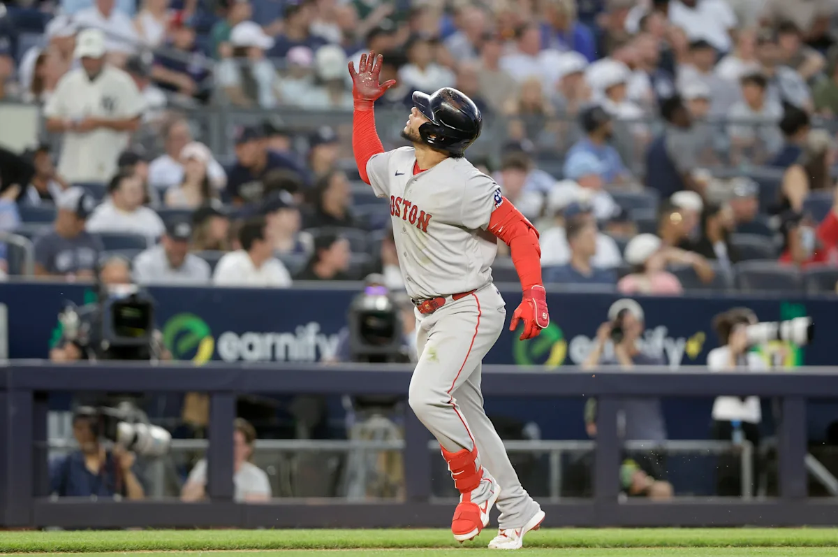 In first game for Red Sox at Yankee Stadium, Willson Contreras' 2-run homer makes difference in 5-3 win