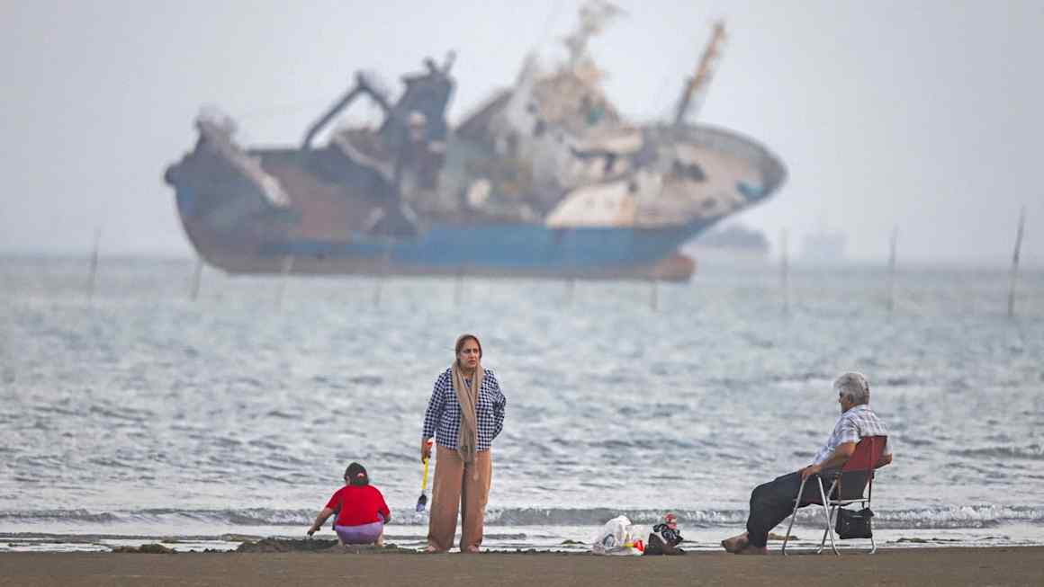 Iran suspends peace talks and threatens ‘closure’ of Strait of Hormuz