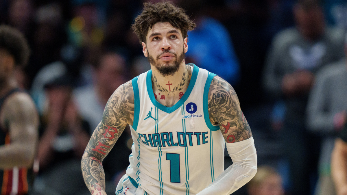 
                        LaMelo Ball trade rumors: Hornets fielding 'aggressive offers' as deal could materialize quickly
                    
