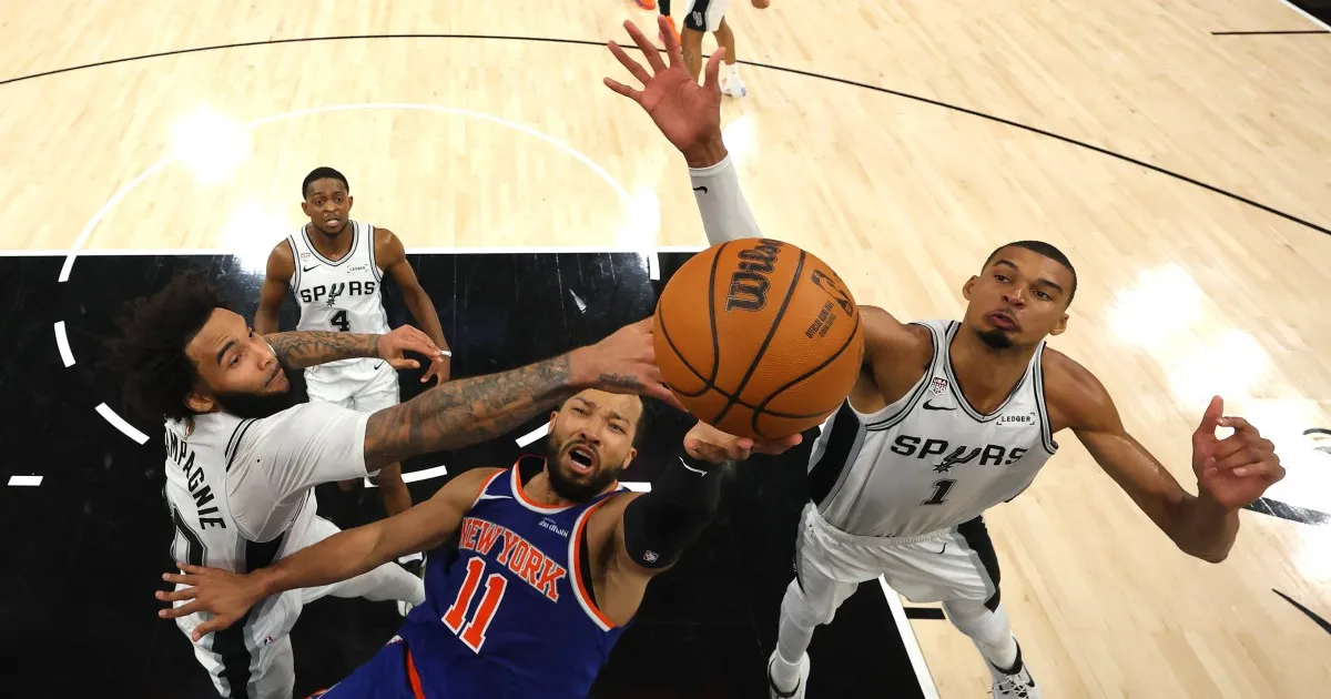 New York Knicks hold off San Antonio Spurs 105-104 for 2-0 NBA Finals lead