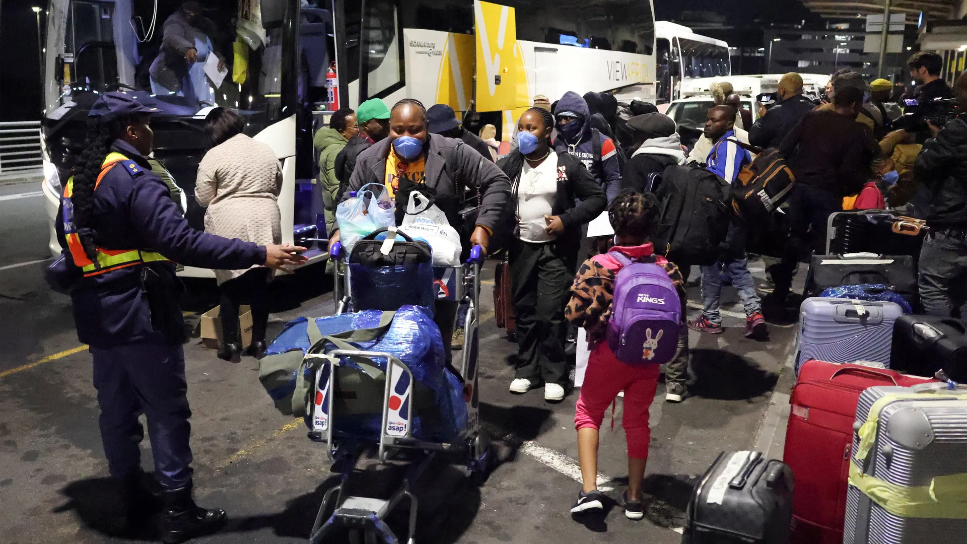 Nigerian migrants flee South Africa after spike in xenophobic protests