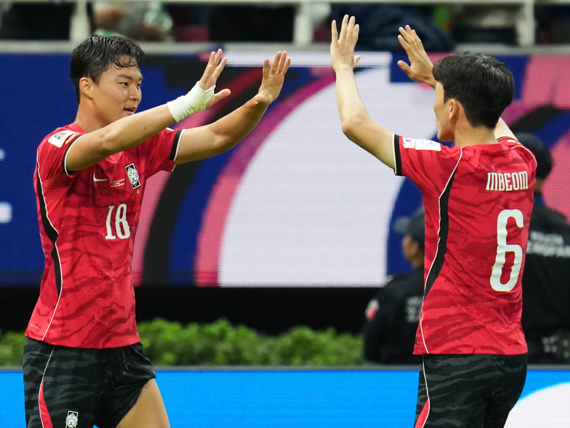 South Korea stage late comeback to beat Czechia on World Cup opening day